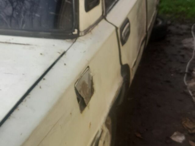 Белый ВАЗ 2101, объемом двигателя 1 л и пробегом 100 тыс. км за 237 $, фото 1 на Automoto.ua