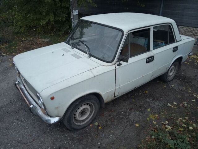 ВАЗ 2101 1977 в Запорожье на Automoto.ua Белый ВАЗ 2101, объемом двигателя 1.3 л и пробегом 300 тыс. км за 500 $, фото 2 на Automoto.ua