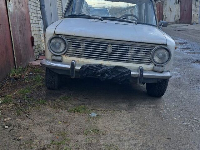 Белый ВАЗ 2101, объемом двигателя 0 л и пробегом 250 тыс. км за 1000 $, фото 2 на Automoto.ua