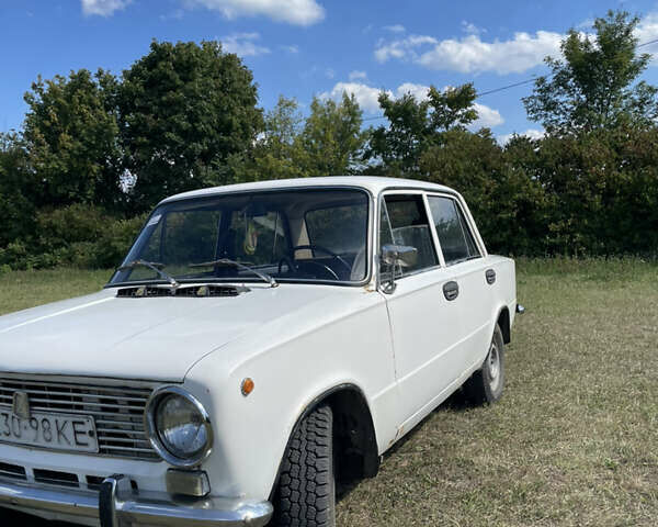 Белый ВАЗ 2101, объемом двигателя 1.2 л и пробегом 150 тыс. км за 1000 $, фото 3 на Automoto.ua
