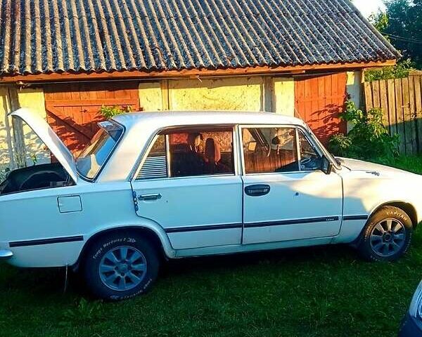 Белый ВАЗ 2101, объемом двигателя 1.2 л и пробегом 400 тыс. км за 400 $, фото 2 на Automoto.ua