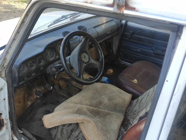 Белый ВАЗ 2101, объемом двигателя 0 л и пробегом 300 тыс. км за 310 $, фото 2 на Automoto.ua