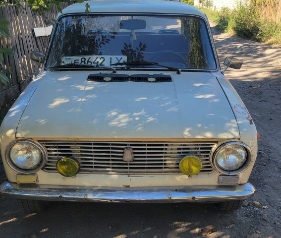 Белый ВАЗ 2101, объемом двигателя 1 л и пробегом 700 тыс. км за 413 $, фото 3 на Automoto.ua