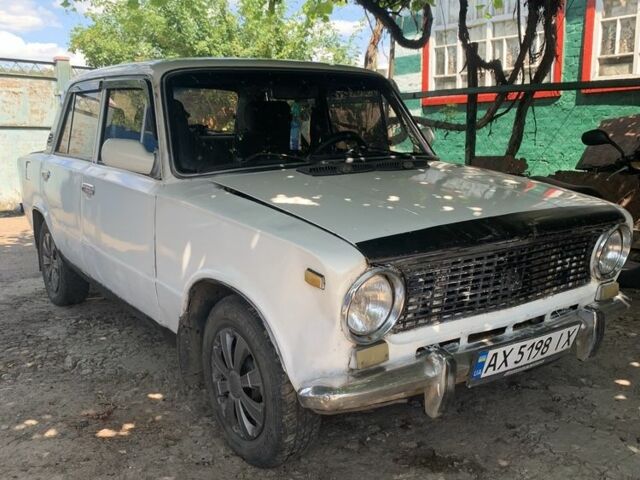 Белый ВАЗ 2101, объемом двигателя 1.3 л и пробегом 225 тыс. км за 400 $, фото 2 на Automoto.ua