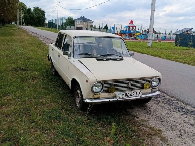 Белый ВАЗ 2101, объемом двигателя 1 л и пробегом 700 тыс. км за 413 $, фото 4 на Automoto.ua