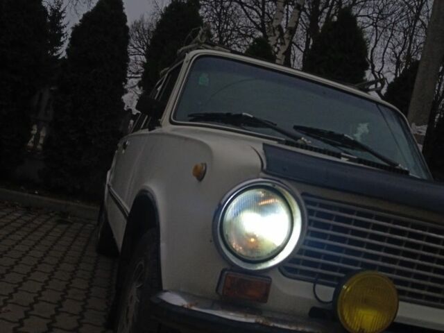 Белый ВАЗ 2101, объемом двигателя 1 л и пробегом 111 тыс. км за 650 $, фото 1 на Automoto.ua