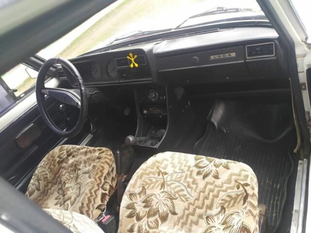 Белый ВАЗ 2101, объемом двигателя 1.5 л и пробегом 333 тыс. км за 550 $, фото 4 на Automoto.ua