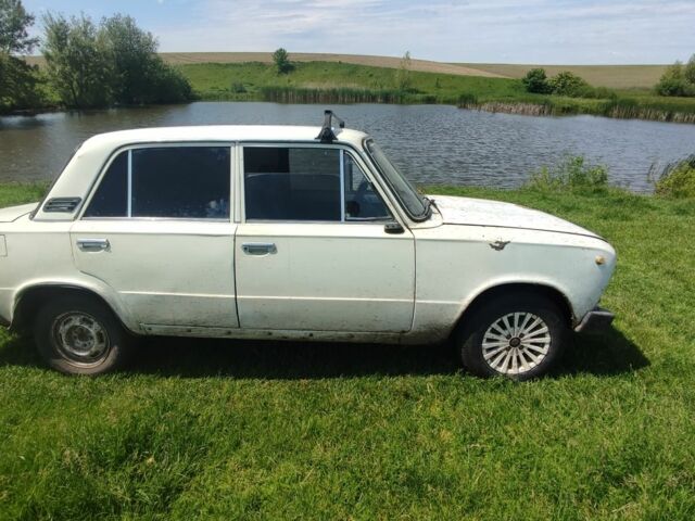 Белый ВАЗ 2101, объемом двигателя 1 л и пробегом 350 тыс. км за 328 $, фото 2 на Automoto.ua