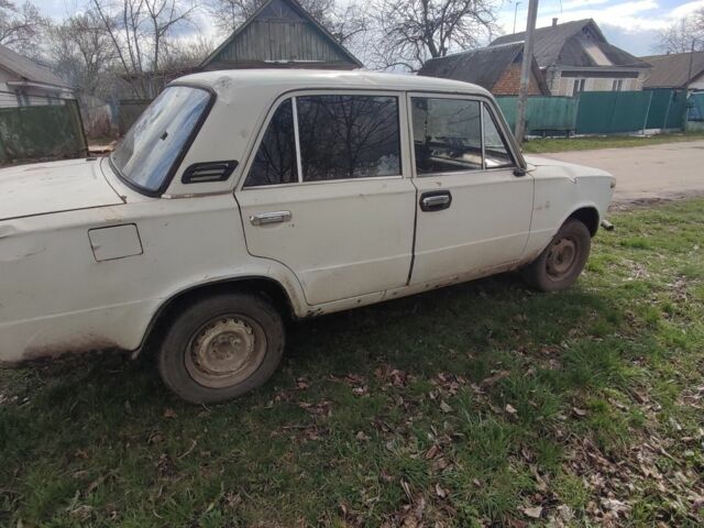 Белый ВАЗ 2101, объемом двигателя 1 л и пробегом 350 тыс. км за 328 $, фото 5 на Automoto.ua