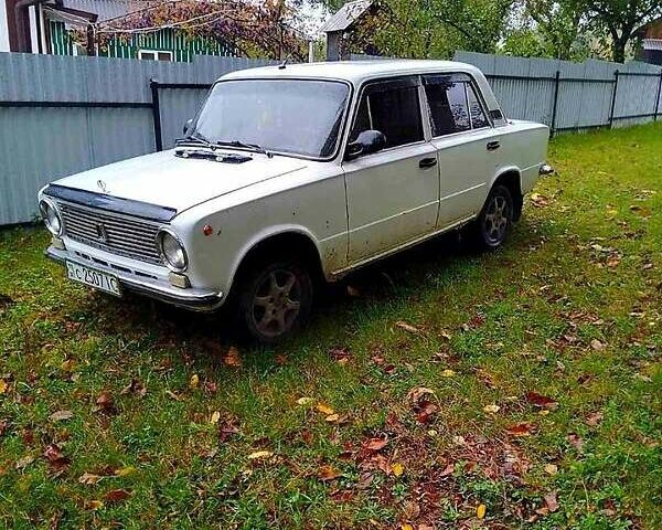 ВАЗ 2101 1987 в Сторожинце на Automoto.ua Белый ВАЗ 2101, объемом двигателя 1.3 л и пробегом 120 тыс. км за 750 $, фото 2 на Automoto.ua