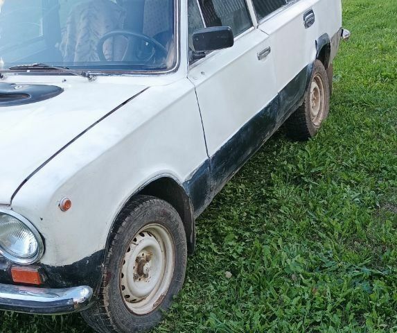 Белый ВАЗ 2101, объемом двигателя 1.5 л и пробегом 200 тыс. км за 300 $, фото 1 на Automoto.ua