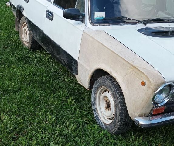 Белый ВАЗ 2101, объемом двигателя 1.5 л и пробегом 200 тыс. км за 300 $, фото 4 на Automoto.ua