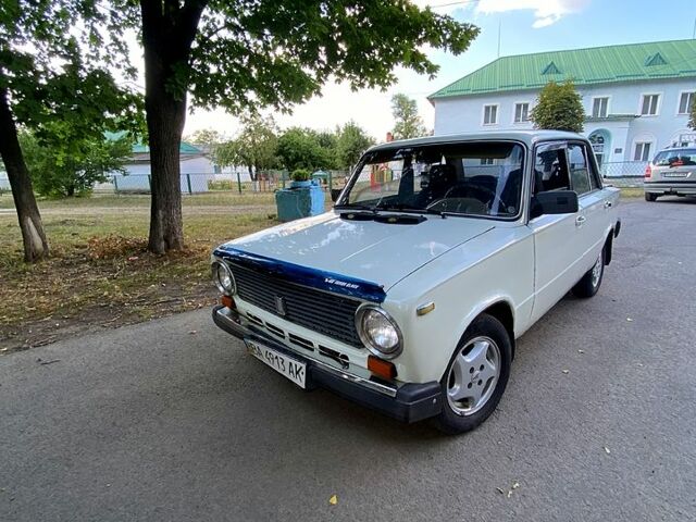 Белый ВАЗ 2101, объемом двигателя 1.3 л и пробегом 200 тыс. км за 430 $, фото 2 на Automoto.ua