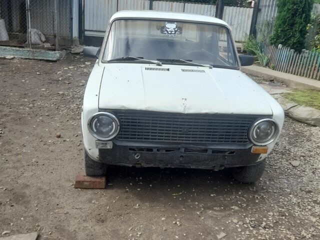 Белый ВАЗ 2101, объемом двигателя 1.2 л и пробегом 300 тыс. км за 350 $, фото 3 на Automoto.ua