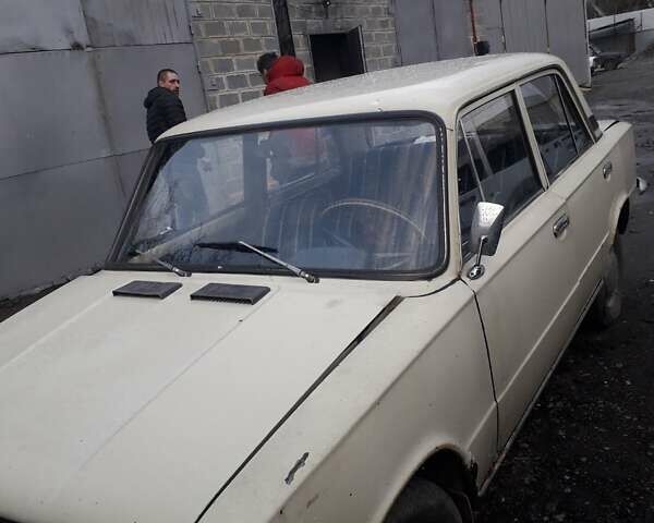 Бежевый ВАЗ 2101, объемом двигателя 1.3 л и пробегом 200 тыс. км за 651 $, фото 2 на Automoto.ua