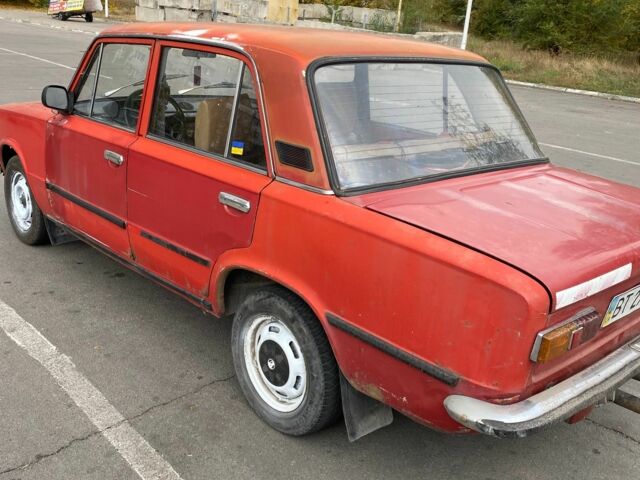 Красный ВАЗ 2101, объемом двигателя 1.2 л и пробегом 3 тыс. км за 338 $, фото 4 на Automoto.ua
