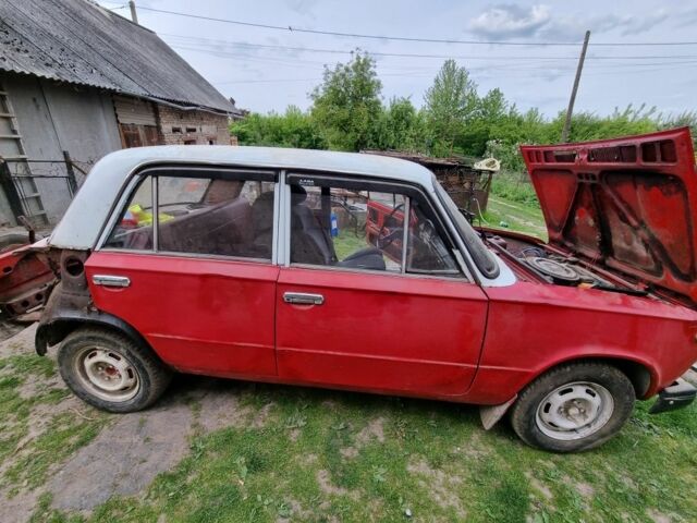 Красный ВАЗ 2101, объемом двигателя 1 л и пробегом 560 тыс. км за 300 $, фото 5 на Automoto.ua