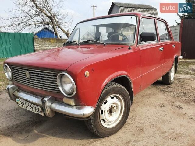 Красный ВАЗ 2101, объемом двигателя 1.2 л и пробегом 100 тыс. км за 900 $, фото 2 на Automoto.ua