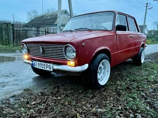 Красный ВАЗ 2101, объемом двигателя 1.2 л и пробегом 300 тыс. км за 713 $, фото 1 на Automoto.ua
