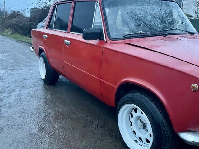 Красный ВАЗ 2101, объемом двигателя 1.2 л и пробегом 300 тыс. км за 713 $, фото 5 на Automoto.ua