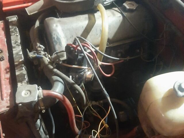 Красный ВАЗ 2101, объемом двигателя 1.2 л и пробегом 3 тыс. км за 528 $, фото 4 на Automoto.ua