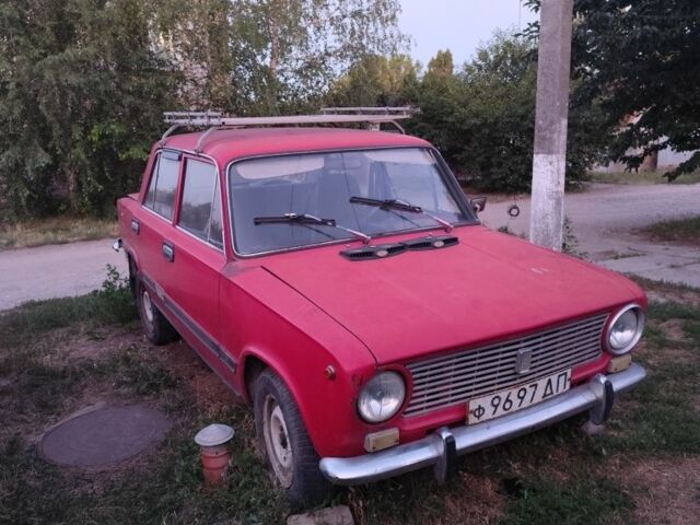 Красный ВАЗ 2101, объемом двигателя 0 л и пробегом 100 тыс. км за 310 $, фото 1 на Automoto.ua