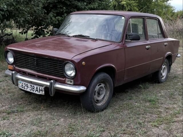 Красный ВАЗ 2101, объемом двигателя 1.2 л и пробегом 50 тыс. км за 308 $, фото 5 на Automoto.ua