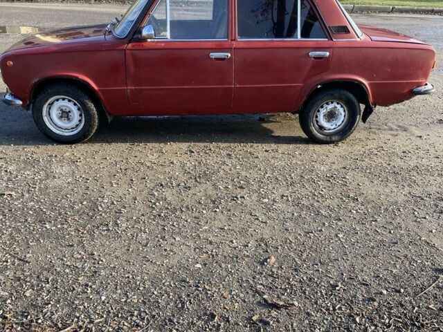 Красный ВАЗ 2101, объемом двигателя 1.2 л и пробегом 200 тыс. км за 426 $, фото 2 на Automoto.ua