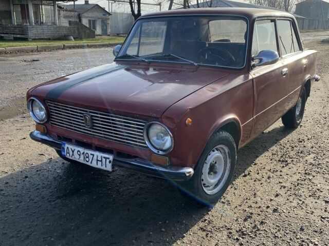 Красный ВАЗ 2101, объемом двигателя 1.2 л и пробегом 200 тыс. км за 426 $, фото 1 на Automoto.ua