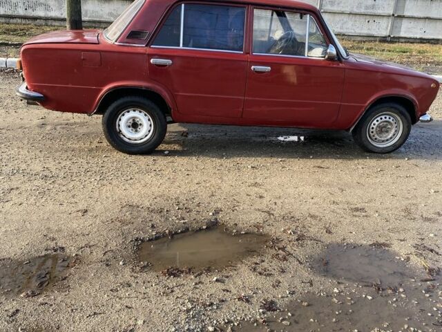 Красный ВАЗ 2101, объемом двигателя 1.2 л и пробегом 200 тыс. км за 426 $, фото 5 на Automoto.ua
