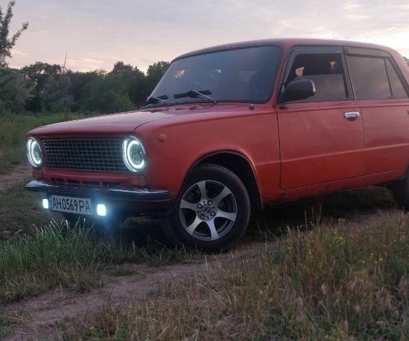 Красный ВАЗ 2101, объемом двигателя 1.3 л и пробегом 130 тыс. км за 1500 $, фото 3 на Automoto.ua