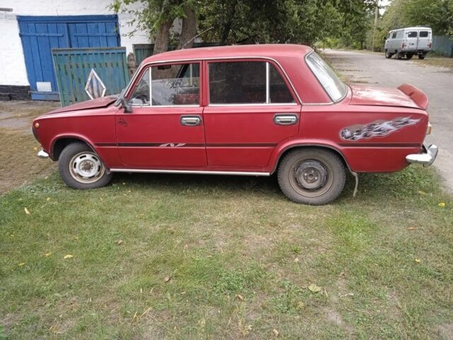 Красный ВАЗ 2101, объемом двигателя 1 л и пробегом 112 тыс. км за 387 $, фото 3 на Automoto.ua