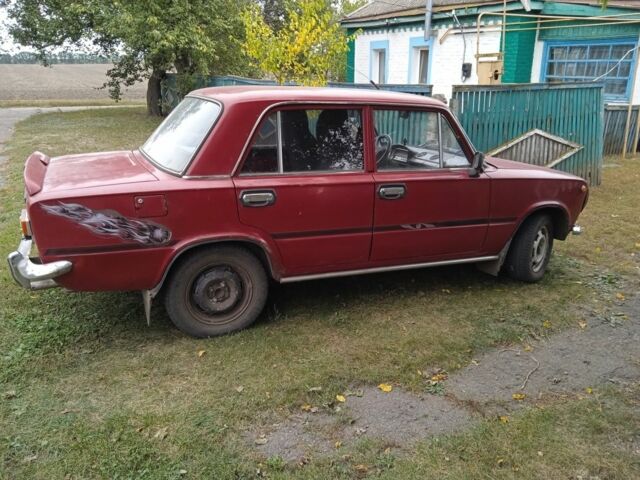 Красный ВАЗ 2101, объемом двигателя 1 л и пробегом 112 тыс. км за 387 $, фото 2 на Automoto.ua