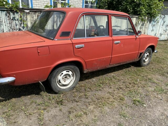 Красный ВАЗ 2101, объемом двигателя 0 л и пробегом 1000 тыс. км за 300 $, фото 2 на Automoto.ua