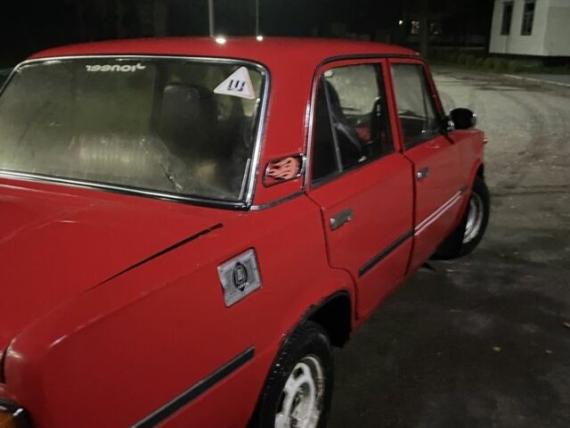 ВАЗ 2101 1976 в Емильчином на Automoto.ua Красный ВАЗ 2101, объемом двигателя 1.3 л и пробегом 120 тыс. км за 324 $, фото 2 на Automoto.ua