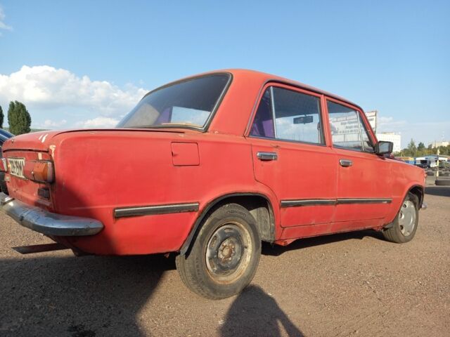 ВАЗ 2101 1976 в Черкассах на Automoto.ua Красный ВАЗ 2101, объемом двигателя 0 л и пробегом 93 тыс. км за 369 $, фото 1 на Automoto.ua
