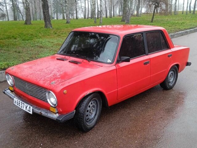 Красный ВАЗ 2101, объемом двигателя 1.5 л и пробегом 150 тыс. км за 999 $, фото 1 на Automoto.ua