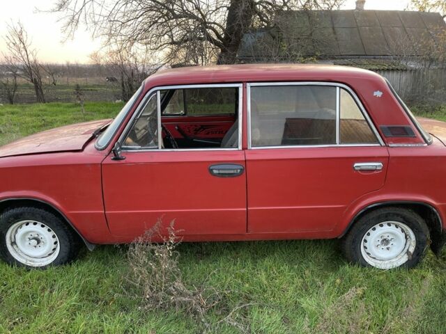 Красный ВАЗ 2101, объемом двигателя 1.3 л и пробегом 400 тыс. км за 354 $, фото 4 на Automoto.ua