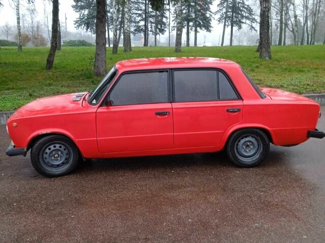 Красный ВАЗ 2101, объемом двигателя 1.5 л и пробегом 150 тыс. км за 999 $, фото 2 на Automoto.ua