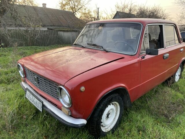 Красный ВАЗ 2101, объемом двигателя 1.3 л и пробегом 400 тыс. км за 354 $, фото 5 на Automoto.ua