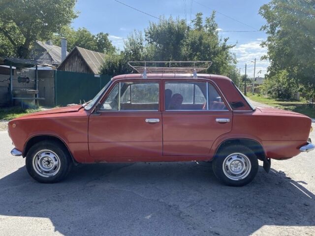 Красный ВАЗ 2101, объемом двигателя 0 л и пробегом 180 тыс. км за 700 $, фото 4 на Automoto.ua