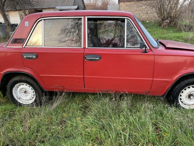 Красный ВАЗ 2101, объемом двигателя 1.3 л и пробегом 400 тыс. км за 354 $, фото 1 на Automoto.ua