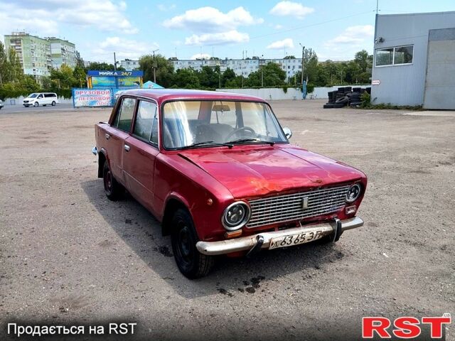 Красный ВАЗ 2101, объемом двигателя 1.6 л и пробегом 300 тыс. км за 300 $, фото 1 на Automoto.ua