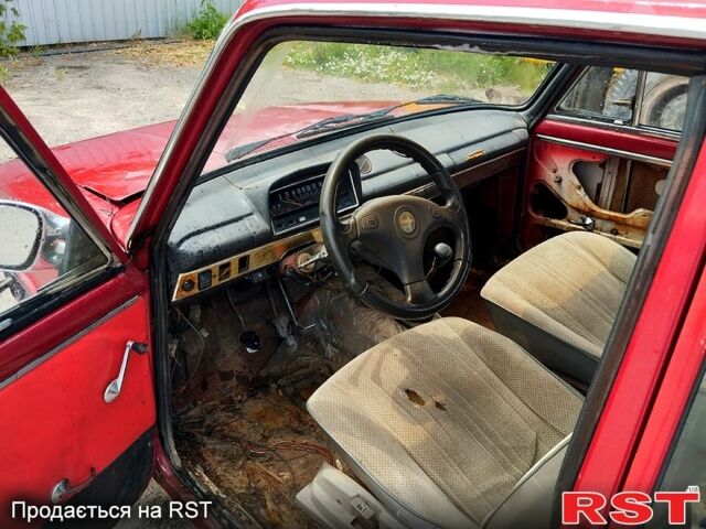 Красный ВАЗ 2101, объемом двигателя 1.6 л и пробегом 300 тыс. км за 300 $, фото 2 на Automoto.ua