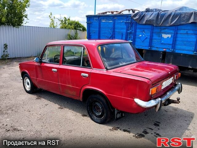 Красный ВАЗ 2101, объемом двигателя 1.6 л и пробегом 300 тыс. км за 300 $, фото 4 на Automoto.ua