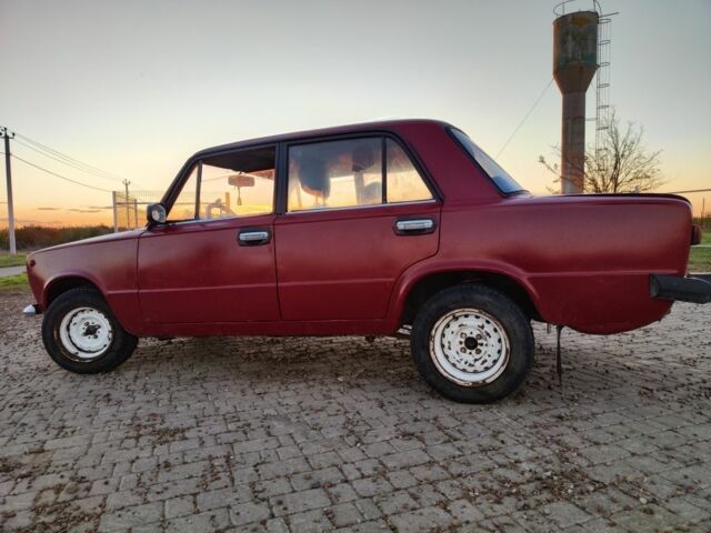 Червоний ВАЗ 2101, об'ємом двигуна 0 л та пробігом 100 тис. км за 900 $, фото 3 на Automoto.ua