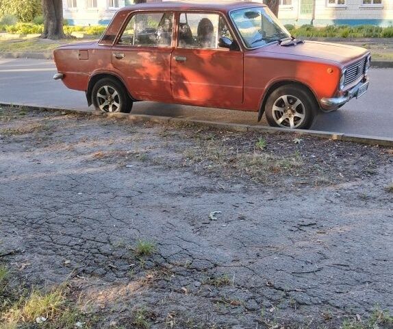 Красный ВАЗ 2101, объемом двигателя 1.3 л и пробегом 100 тыс. км за 624 $, фото 2 на Automoto.ua