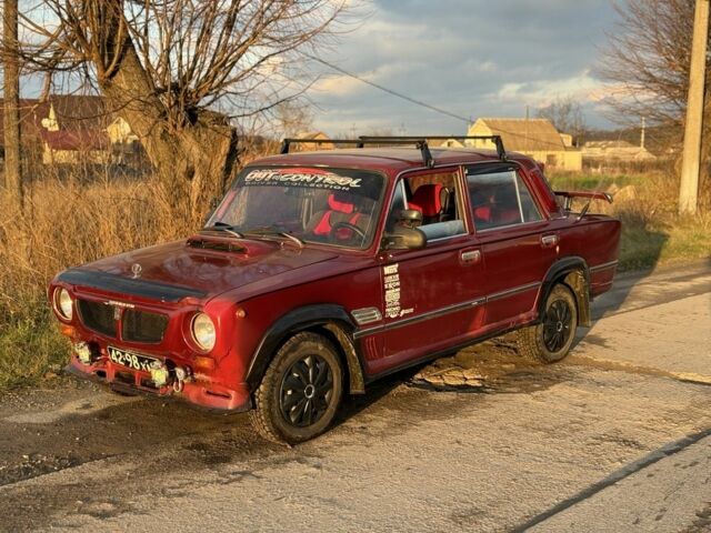 Красный ВАЗ 2101, объемом двигателя 1.5 л и пробегом 333 тыс. км за 850 $, фото 1 на Automoto.ua