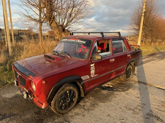 Красный ВАЗ 2101, объемом двигателя 1.5 л и пробегом 333 тыс. км за 850 $, фото 2 на Automoto.ua