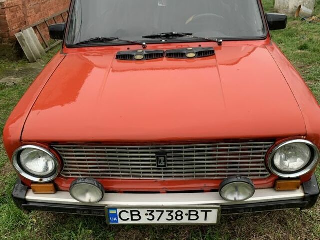 Красный ВАЗ 2101, объемом двигателя 1.3 л и пробегом 320 тыс. км за 650 $, фото 1 на Automoto.ua